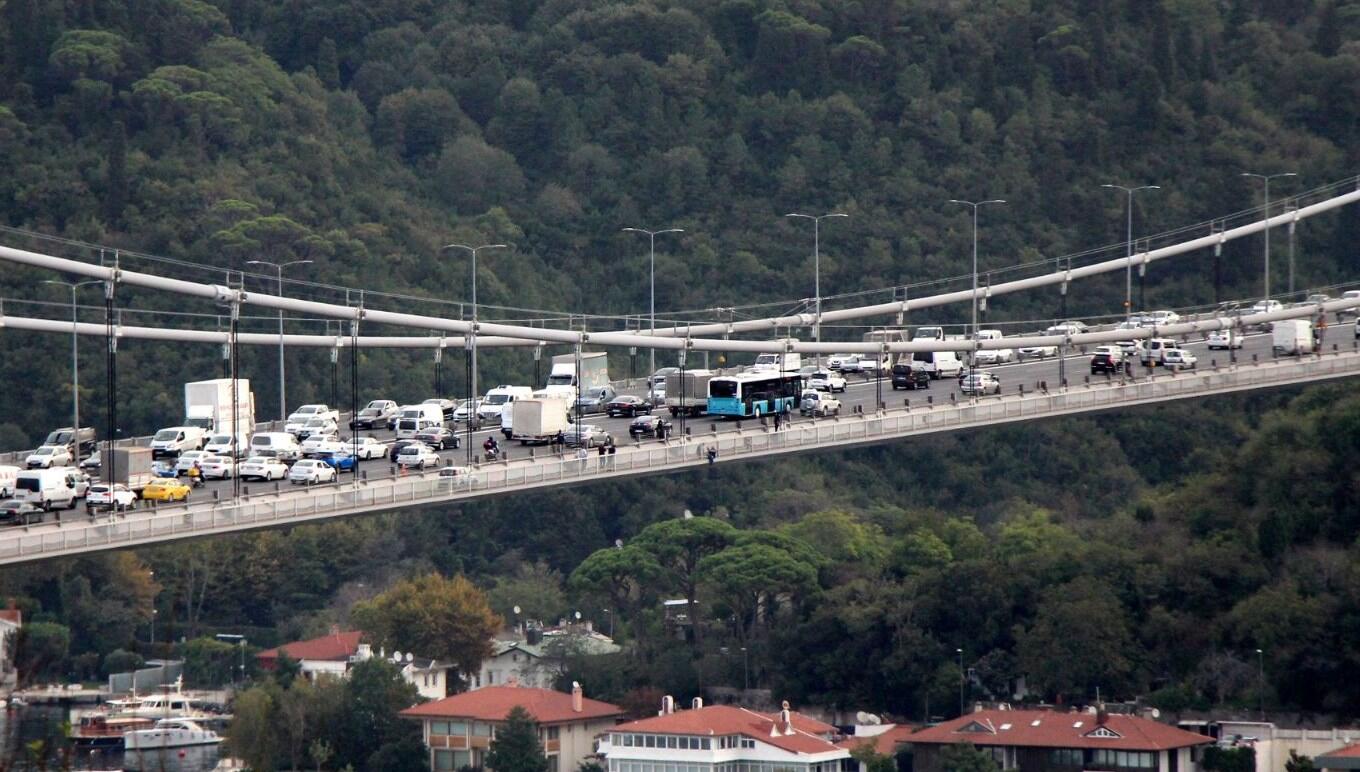 FSM’deki intihar girişimi trafiği kilitledi